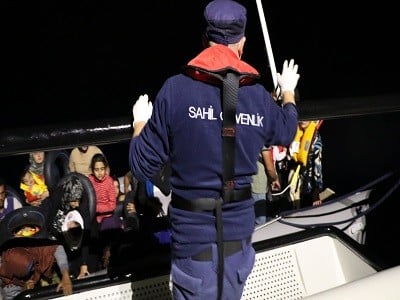 Ayvalık açıklarında 47 düzensiz göçmen yakalandı 