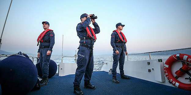 Ayvalık açıklarında 48 göçmen yakalandı