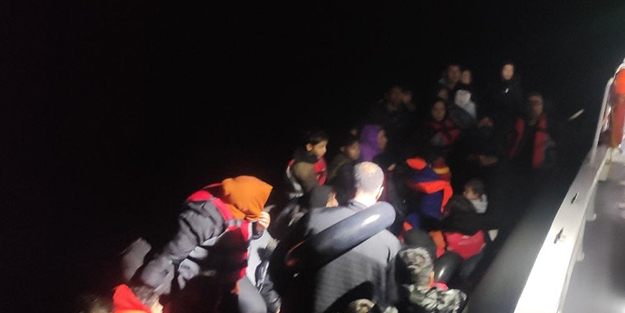 Ayvalık açıklarında 79 düzensiz göçmen yakalandı