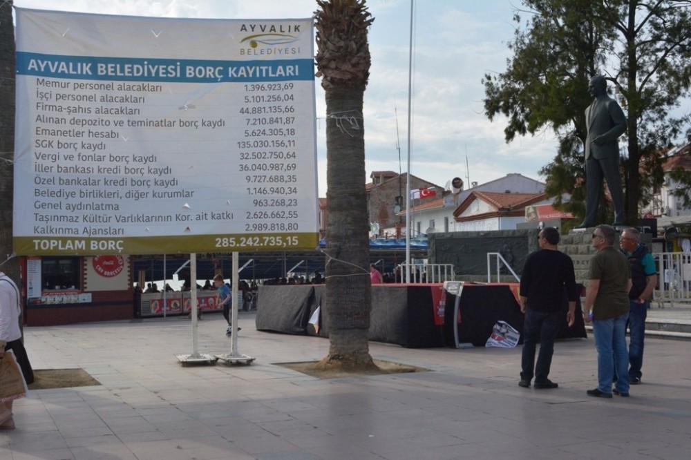 Ayvalık Belediye Başkanı Mesut Ergin’e CHP’den 300 milyon liralık dev enkaz 