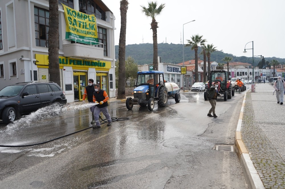 Ayvalık Belediyesi dezenfekte çalışmalarında yaklaşık 50 ton dezenfektan kullandı 