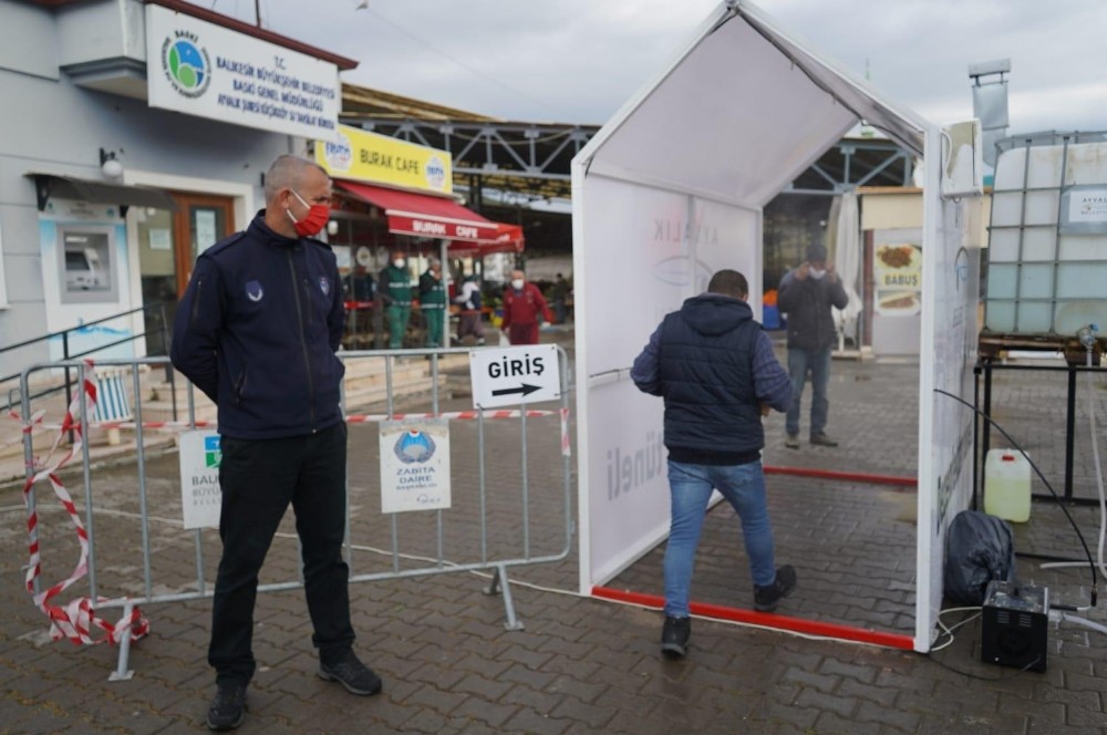 Ayvalık Belediyesi kendi dezenfekte tünelini üretti 