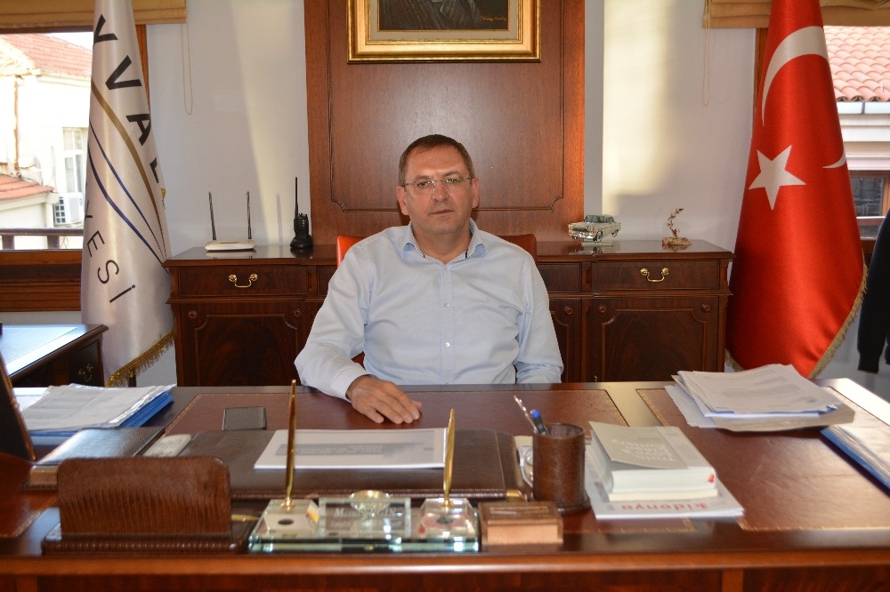 Ayvalık Belediyesi’nden hizmet binalarına koronavirüsü ilaçlaması 