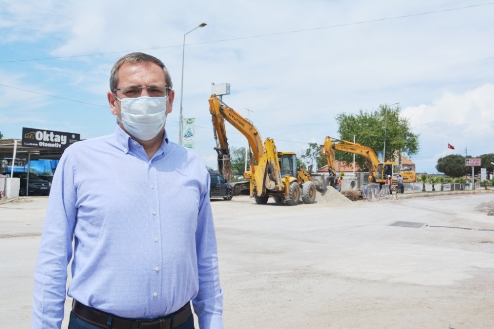 Ayvalık Belediyesi’nden Küçükköy’e 13 bin metrekare kilit parke yol 