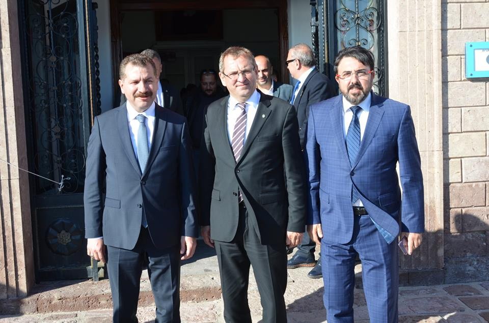 Ayvalık için güçbirliği sözü verdiler 