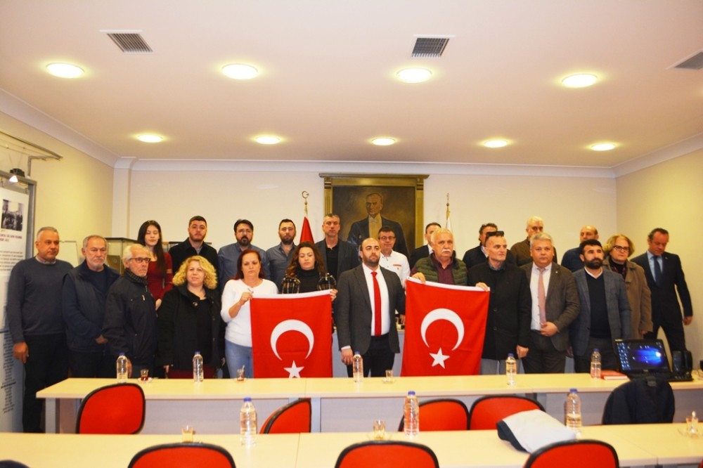 Ayvalık İdlib şehitleri için tek yürek 