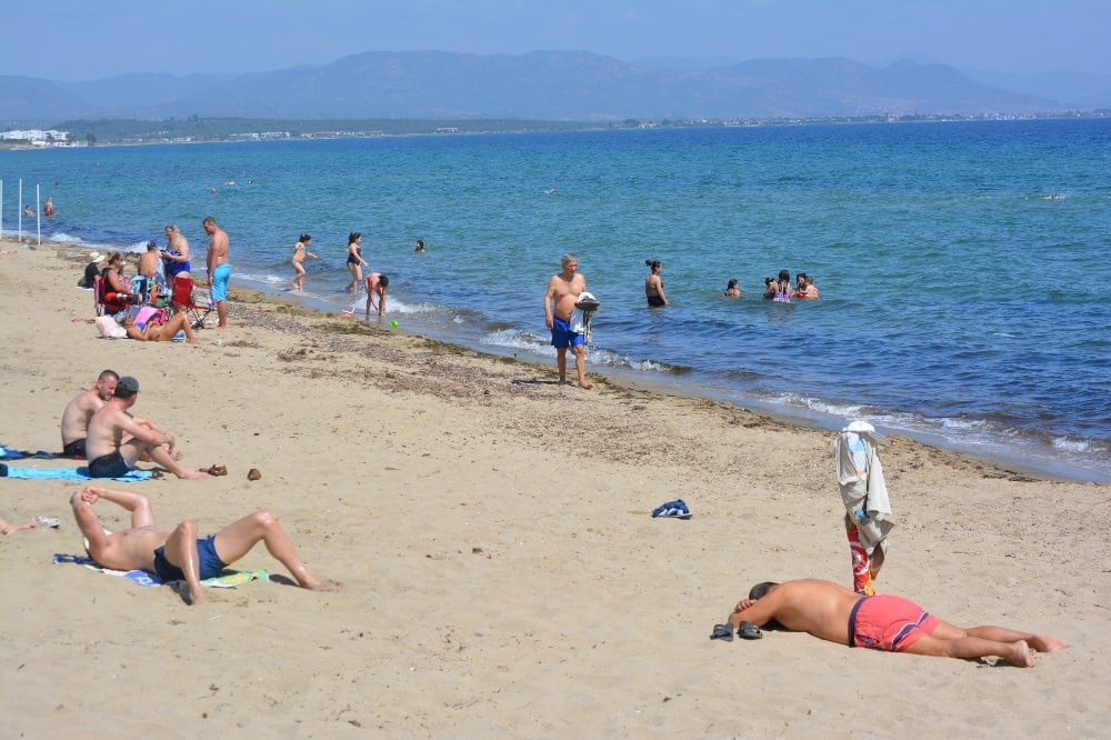 Ayvalık yeni normalleşme sürecinde deniz ve plaj sezonunu açtı 