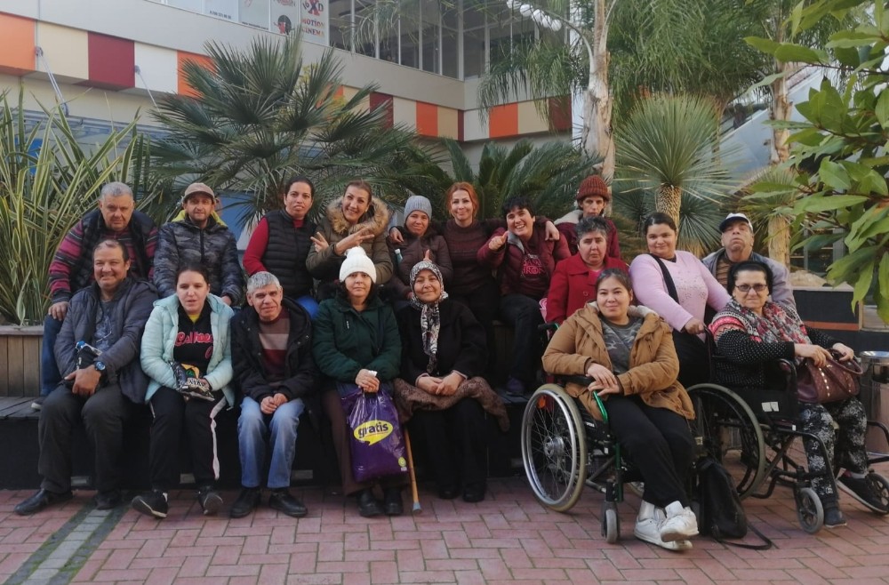 Ayvalıklı engellilere “sinema” terapisi 