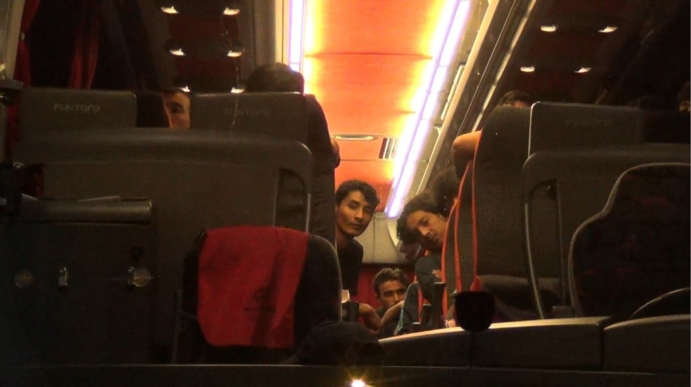 Ayvalık’ta 39 göçmen jandarmanın dikkati sayesinde yakalandı 