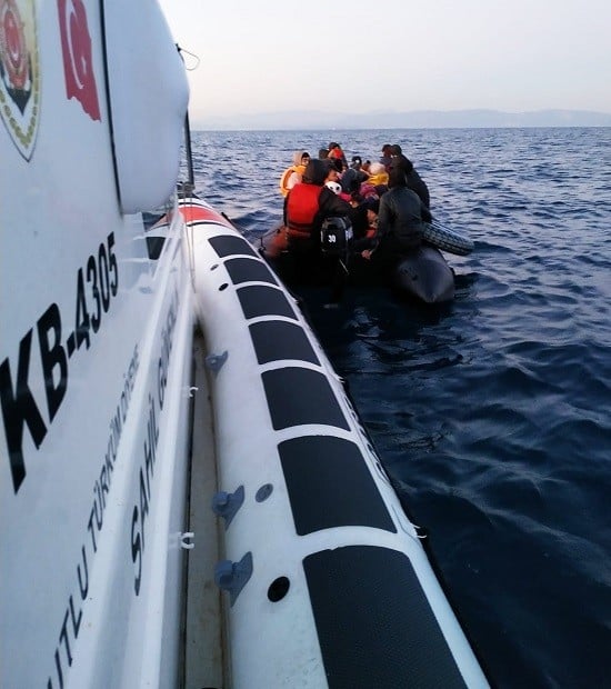 Ayvalık’ta 40 düzensiz göçmen yakalandı 