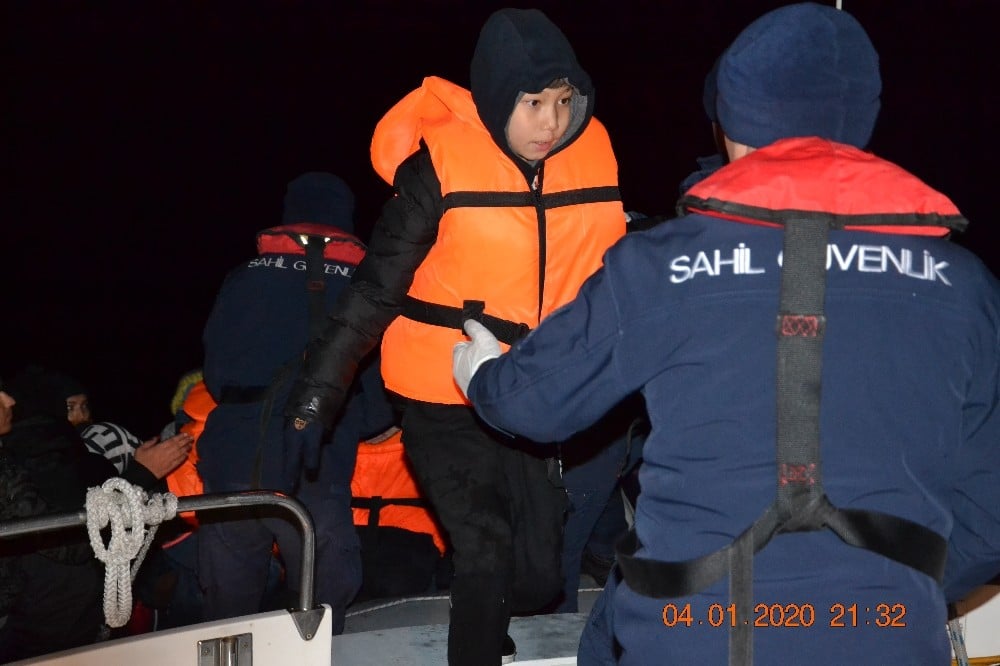 Ayvalık’ta 41 göçmen yakalandı 