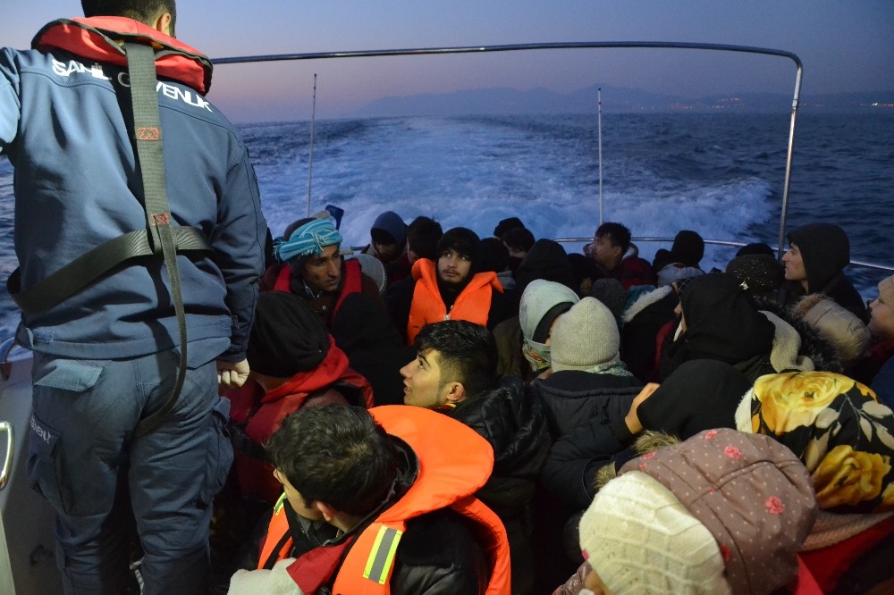 Ayvalık’ta 47 Afganistan uyruklu göçmen yakalandı 