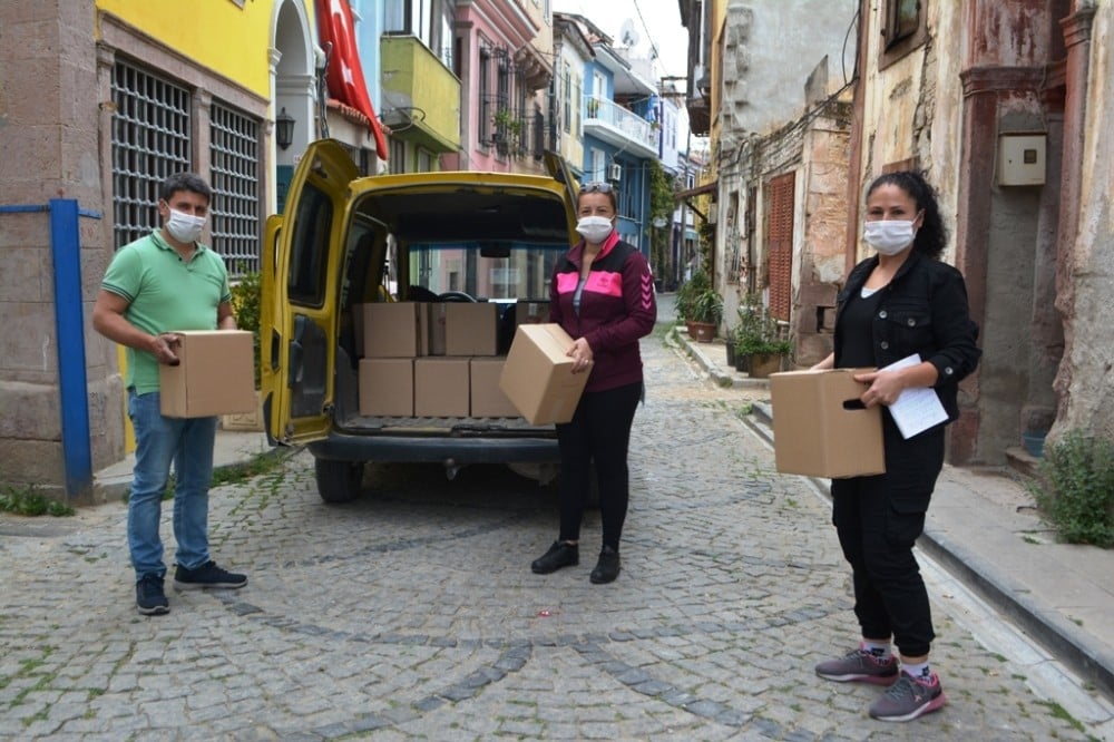 Ayvalık’ta AK Gençlik ve AK Kadınlar yoksulun yanında 