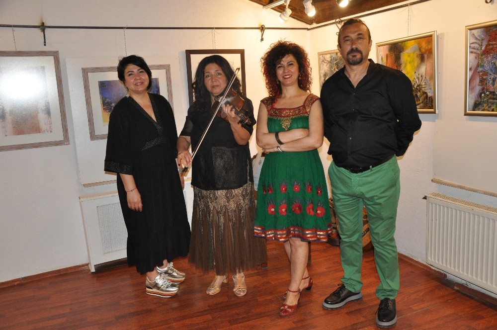 Ayvalık’ta akademik sergi 