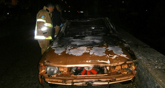 Ayvalık’ta araç kundaklandı