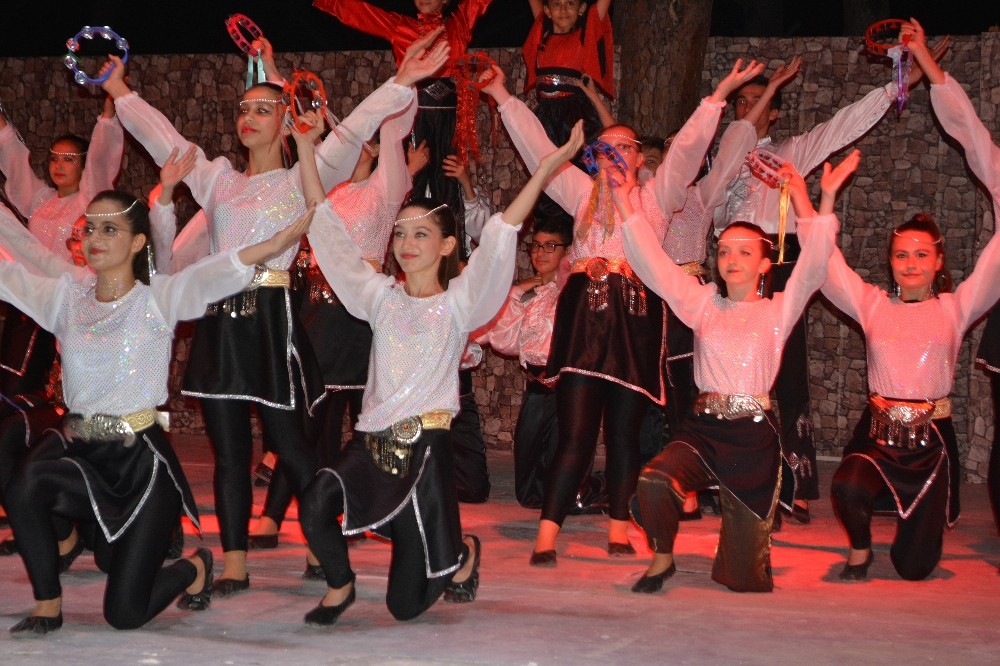 Ayvalık’ta “Ateşin Dansı” ilgi ile izlendi 