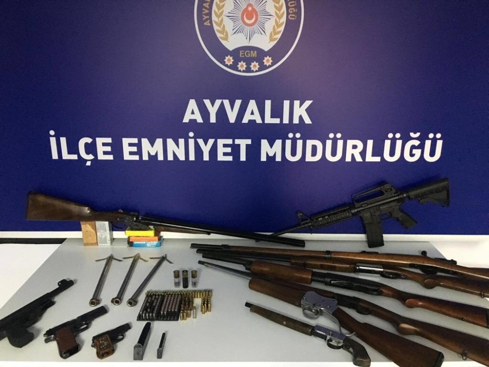 Ayvalık’ta cephanelik gibi ev 