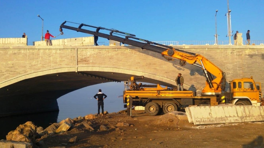 Ayvalık’ta deniz manzaralı Gönül Yolu Köprüsü’nde son viraj 