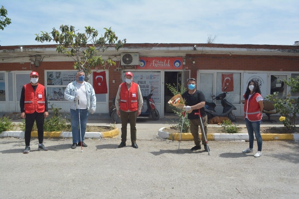 Ayvalık’ta engellilere ziyaret jesti 