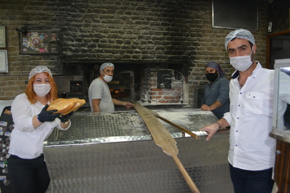 Ayvalık’ta fırınlarda ekmek üretimi başladı 