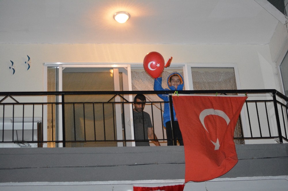 Ayvalık’ta “İstiklal Marşı” coşkusu 