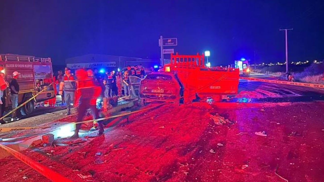 Ayvalık’ta korkunç kaza! Ölü ve yaralılar var