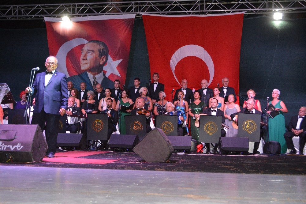 Ayvalık’ta Mesut Duran’dan TSM şöleni 