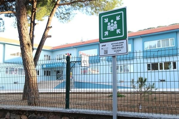 Ayvalık’ta muhtemel afet ve acil durum toplanma bölgelerine revizyon 
