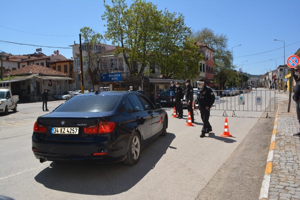Ayvalık’ta özel araçlara Kovid 19 freni 