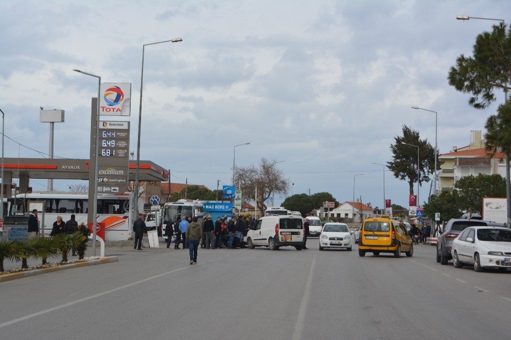 Ayvalık’ta panelvan ile motosiklet çarpıştı; 1 yaralı 
