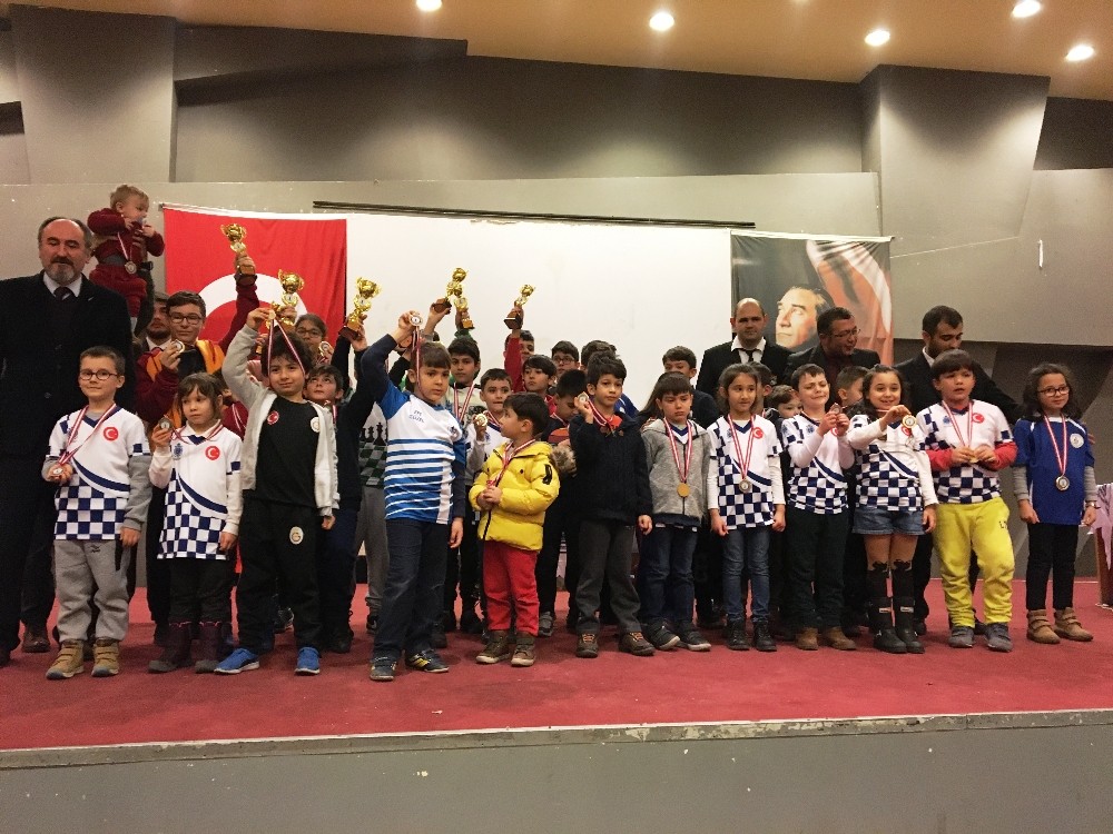 Ayvalık’ta satranç turnuvası heyecanı 