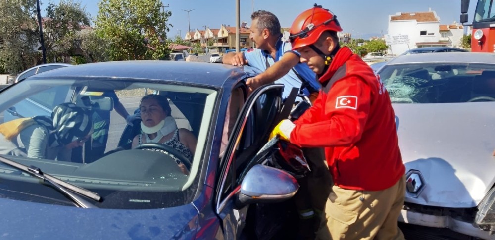 Ayvalık’ta trafik kazası; 5 yaralı 