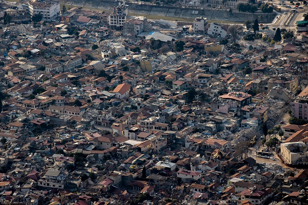 Az daha canından oluyordu! Deprem değil asansör öldürüyordu