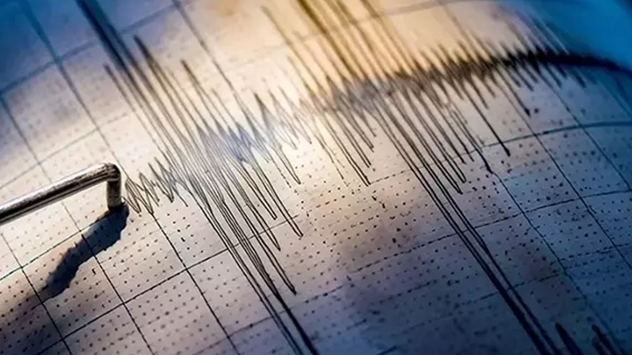 Az önce İstanbul'da deprem mi oldu?