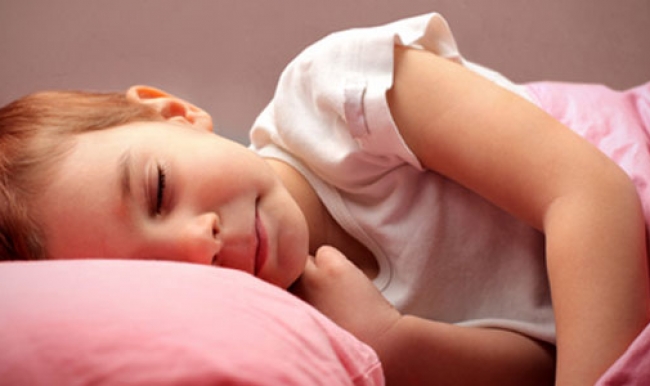 Az uyuyan çocuklar şişmanlıyor