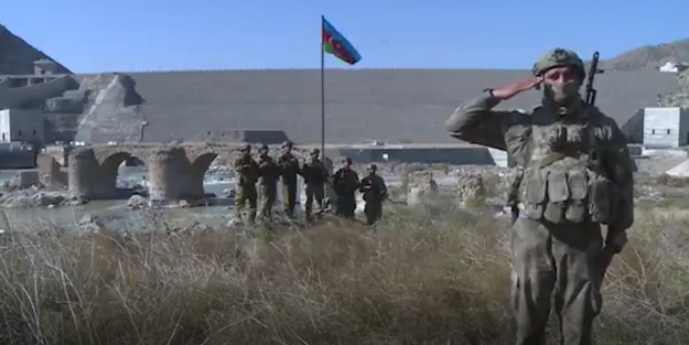 Bağımsızlık gününde gövde gösterisi!