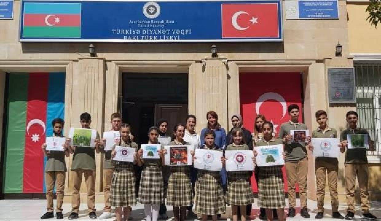 Azerbaycan Bakü Türk Lisesi öğrencilerinden fidan bağışı