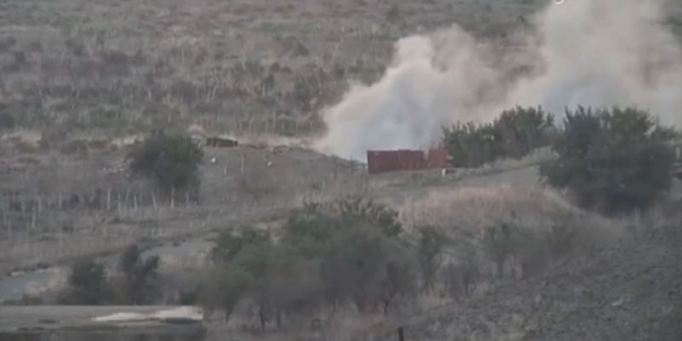 Azerbaycan Ermeni mevzilerini havaya uçurdu