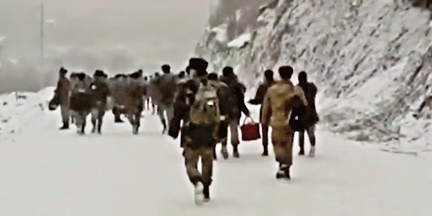 Azerbaycan, fazla askeri terhis ediyor