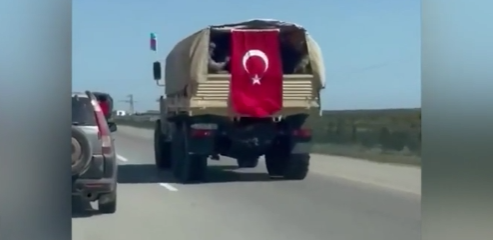 Azerbaycan ordusu Karabağ'a Türk bayrağıyla girdi!