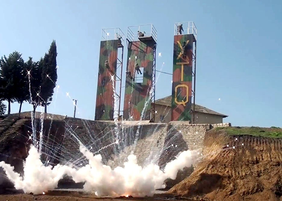 Azerbaycan ordusunun İran sınırındaki tatbikatı devam ediyor