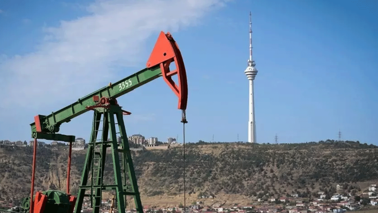 Azerbaycan petrol rafinerisinde büyük yangın!