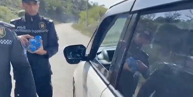 Azerbaycan polisi, Karabağ’daki Ermeni sivillerin ihtiyaçlarını karşılıyor