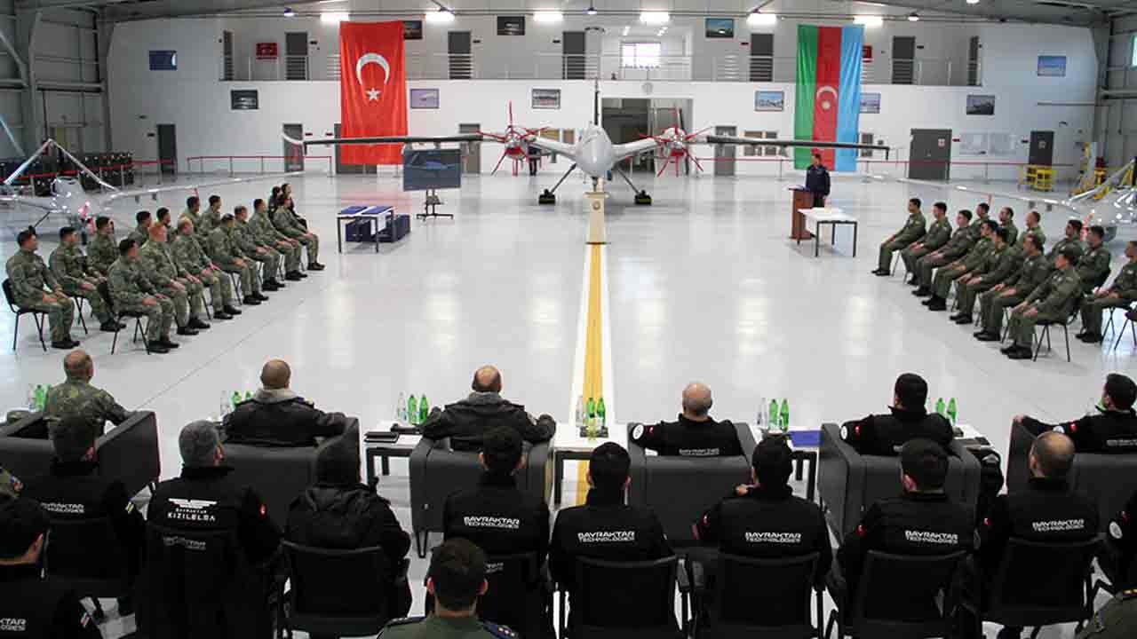 Azerbaycan’da Bayraktar eğitimi: TB2’nin ilk kursiyerleri mezun oldu