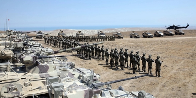 Azerbaycan'da Ermenistan'ı titretecek görüntüler