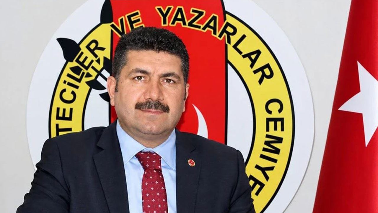 Azerbaycan başörtüsü yasağını eleştiren Türk gazeteci için kırmızı bülten çıkardı