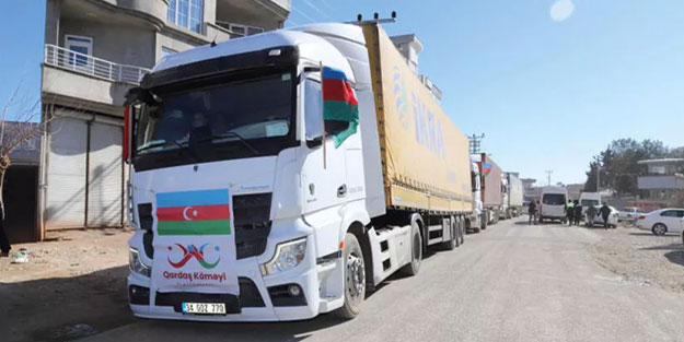 Azerbaycan’dan gelen 4 yardım tırı Adıyaman’da