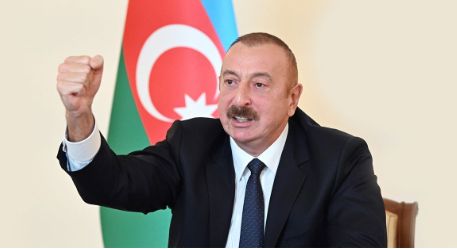 Azerbaycan’dan Macron’a tokat gibi cevap! Bu açık bir ikiyüzlülük örneğidir