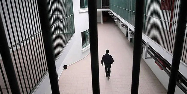 Azerbaycan'dan sert tepki: Kardeş ülkenin bayrağını ayaklar altına alan 3 Ermeni futbolcuya 10 gün hapis ceza!