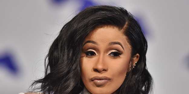 Azerbaycan'dan tepki yağdı, ABD'li şarkıcı geri bastı!